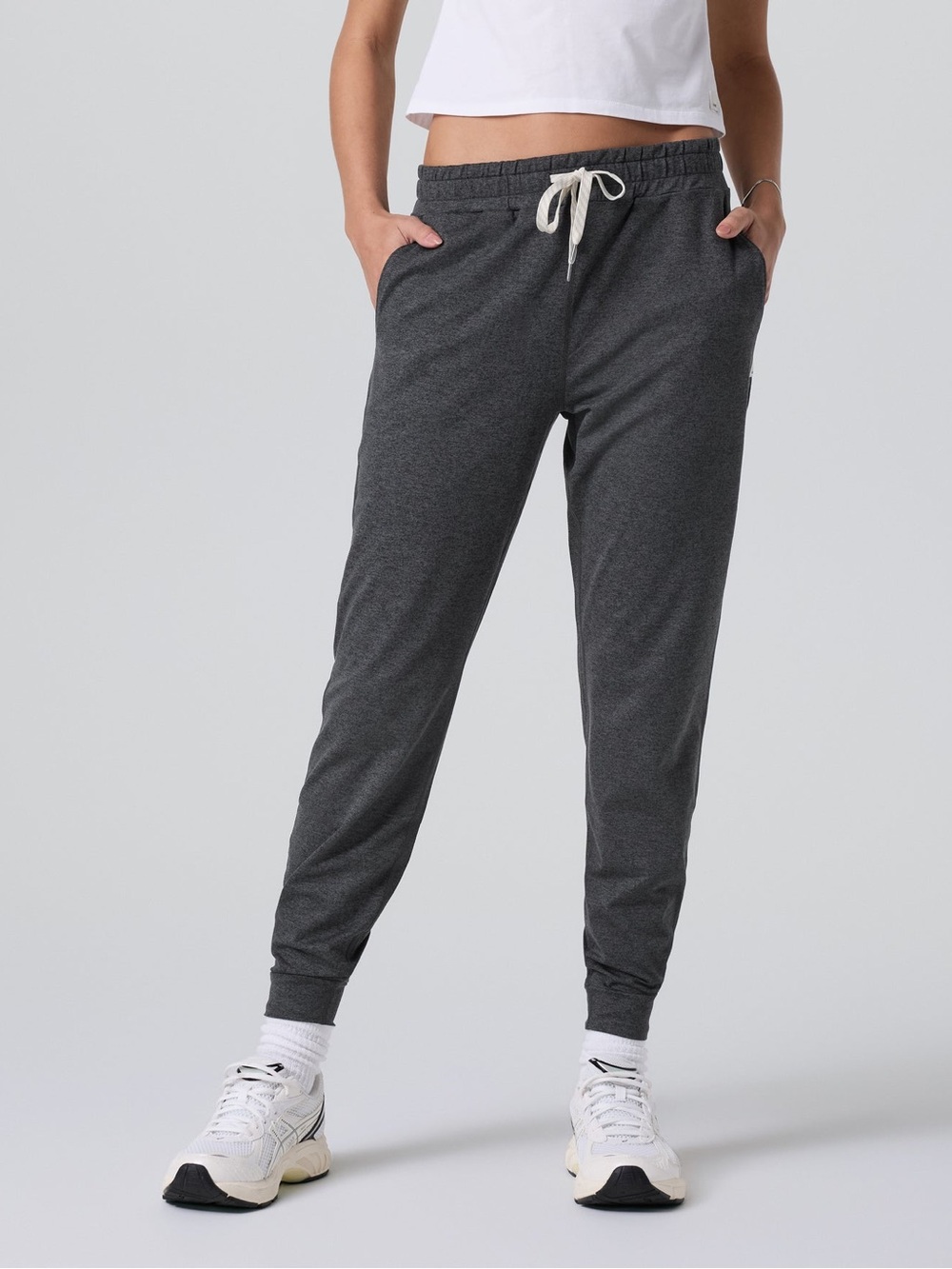 Vuori - Women’s Performance Jogger in Charcoal Heather Grey